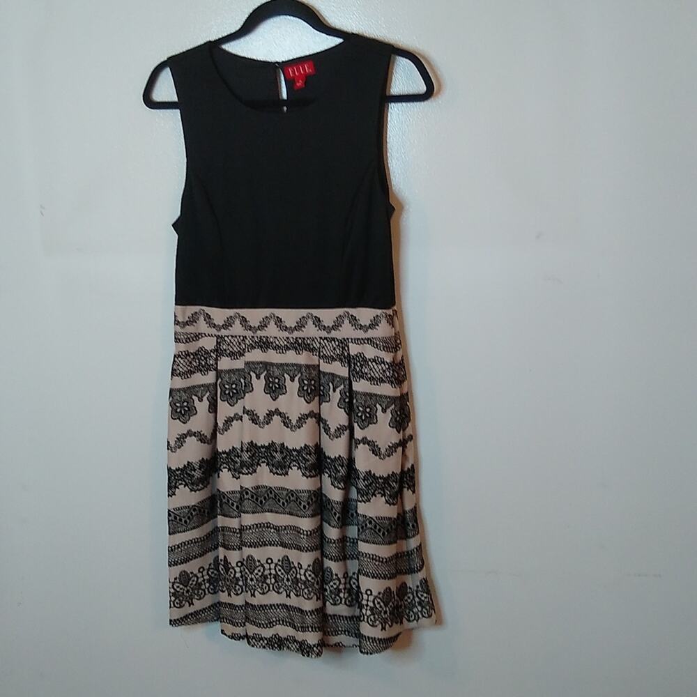 Elle women's Size 10 one piece dress. Classy.